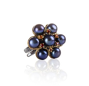 BREATHE ring - side view, black rhodium & yellow gold, black pearl & red garnet & orange sapphire
